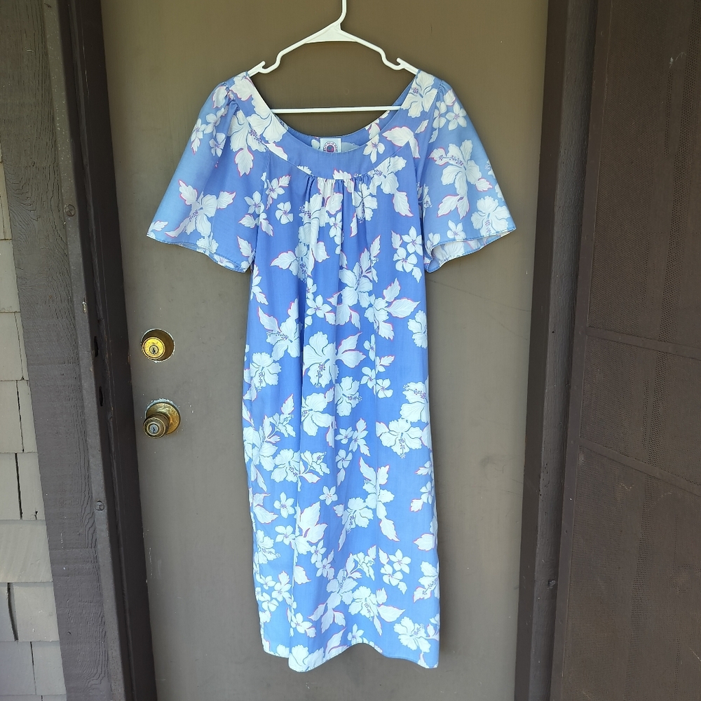 Vintage Meet Me in Maui Light Purple‎ and White Floral Mumu